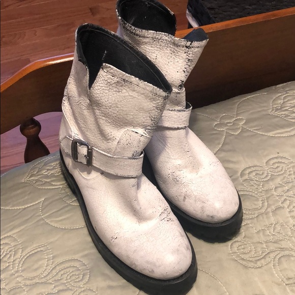 most comfortable frye boots